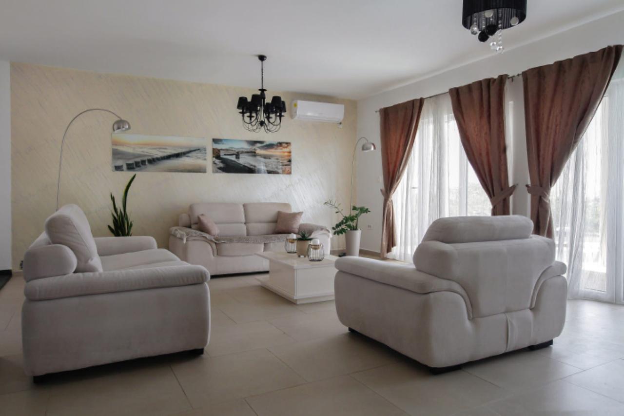 Zagora'da Kısa Donem Kiralık Villa 650m2 - 54