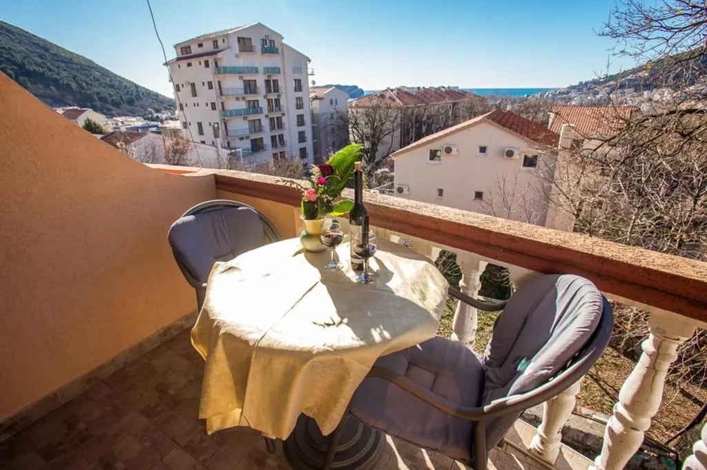 Budva'da 650m2'lik Villa - 2