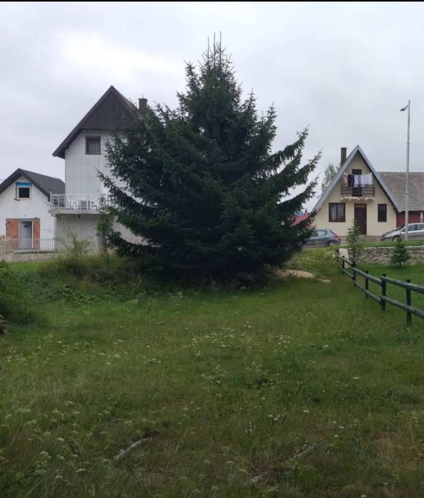 Zabljak'ta Kentsellesmis 350m2'lik Arsa - 2