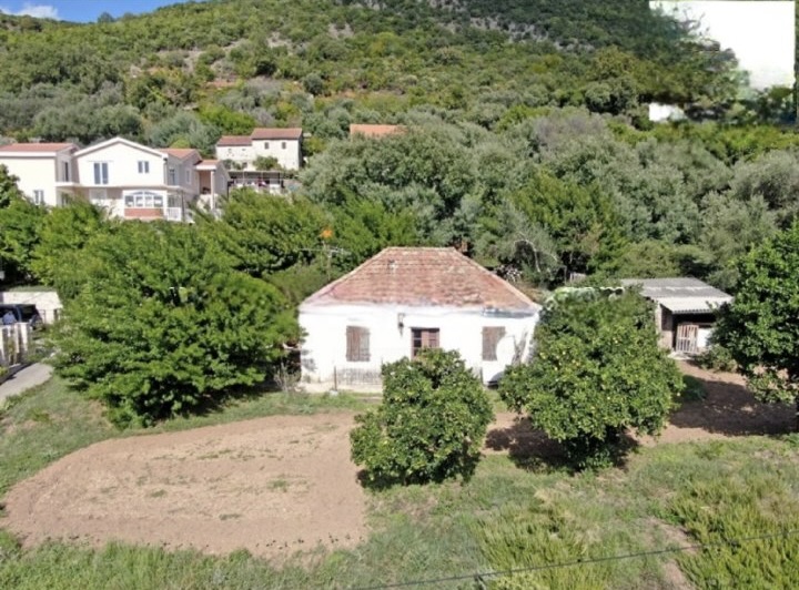 Kumbor'da 74m2'lik Ev - 2