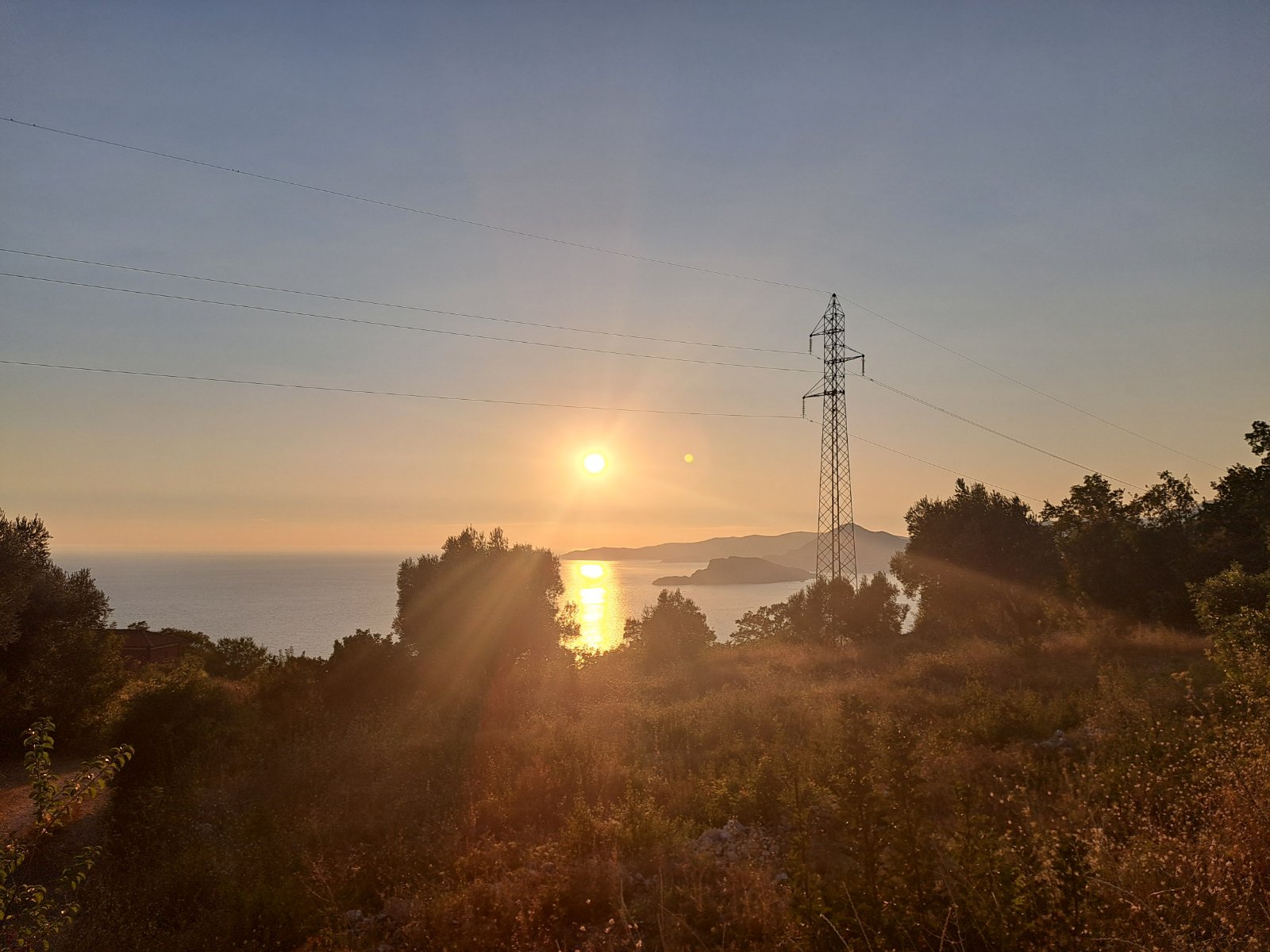 Tudorovici'de Kentsellesmis 1100m2'lik Arazi - 4