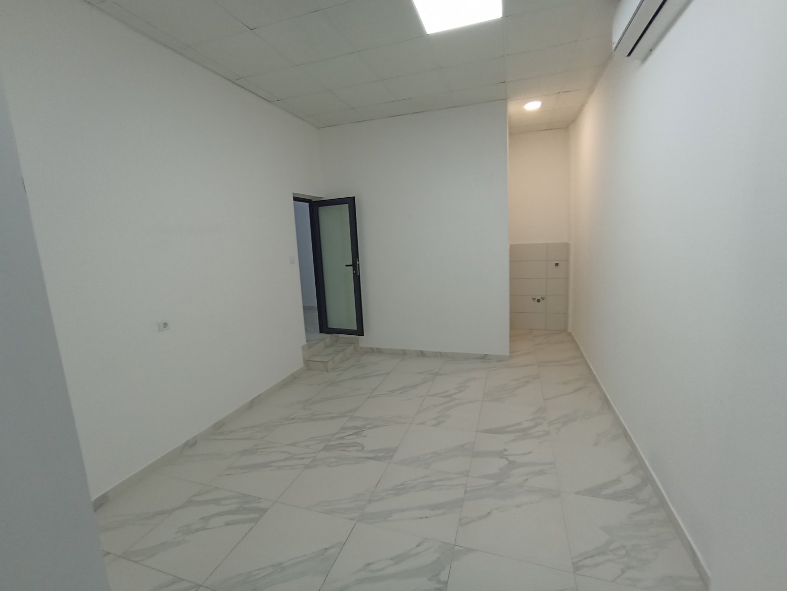 Poslovni prostor za iznajmljivanje Bijela 67m2 - 2