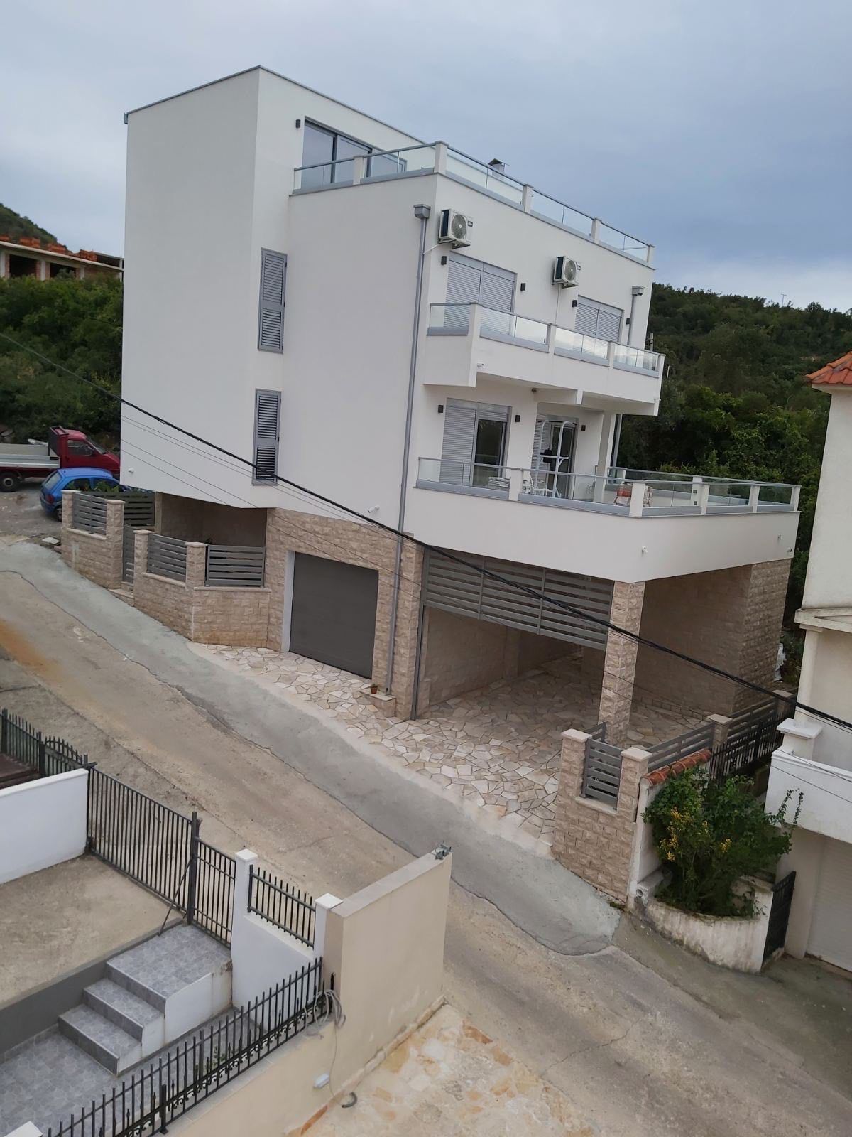 Bar - Property photo