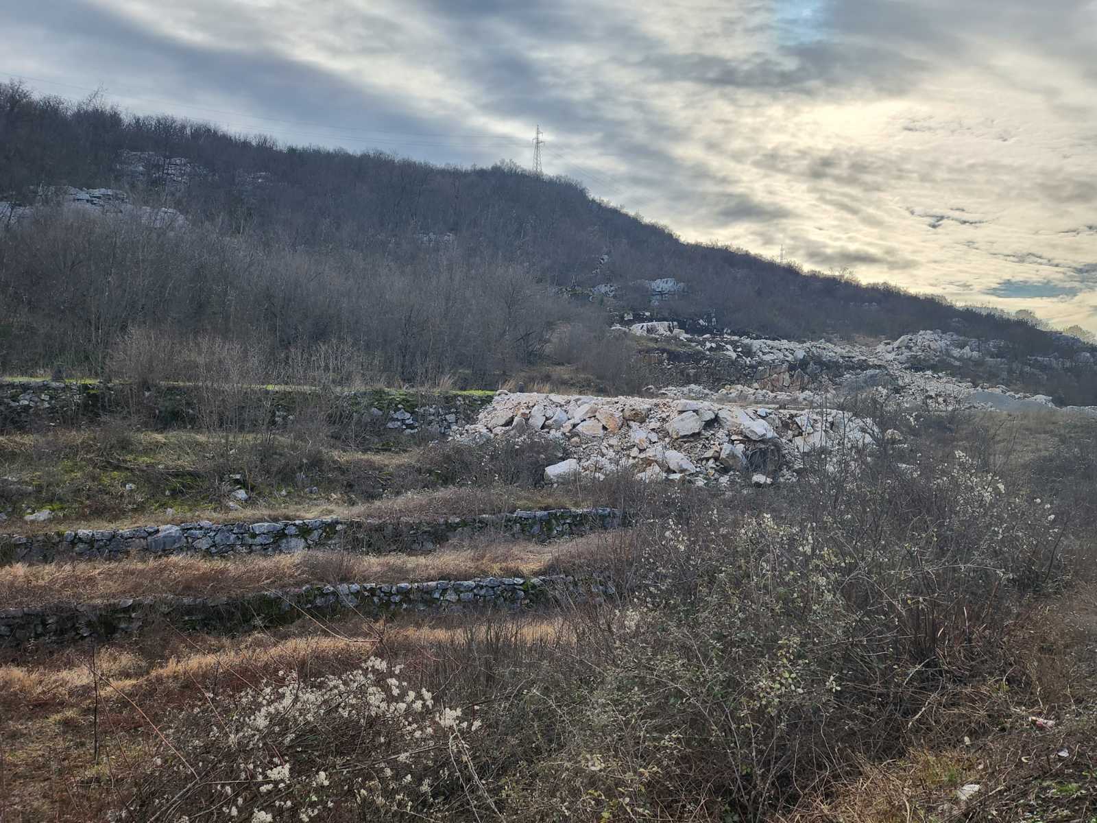 Plac Brezine 28000m2 - 4