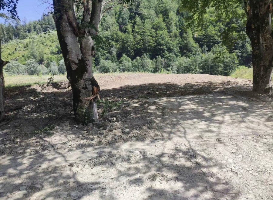 Jabuka'da 1660m2'lik Kentsellesmis Arazi - 2