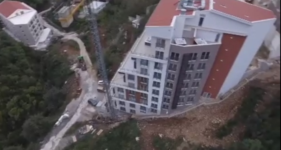 Becici'de Kentsellesmis 520m2'lik Arazi - 6