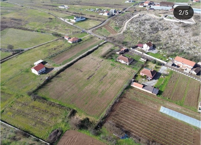 Land Tuzi 12000m2 - 2