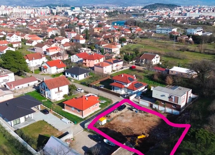 Donja Gorica'da Kentselleşmiş 840m2'lik Arazi