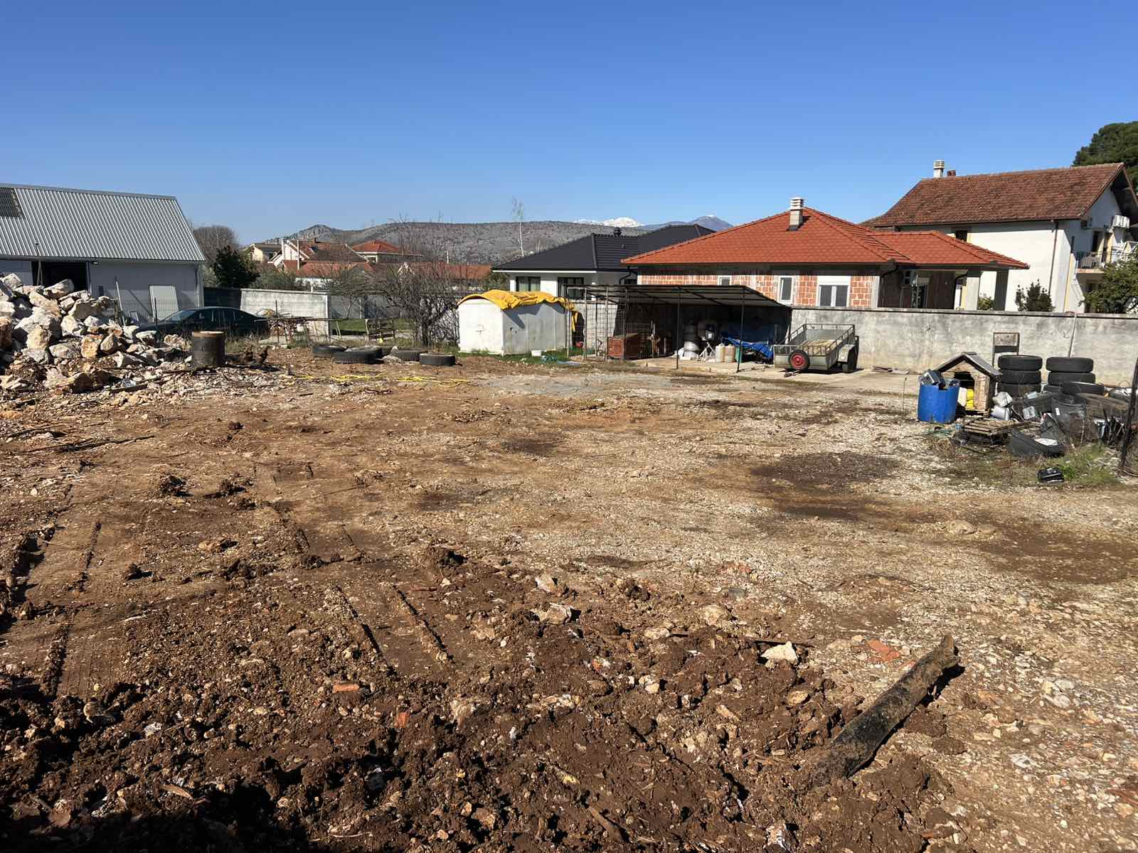 Donja Gorica'da Kentselleşmiş 840m2'lik Arazi - 2