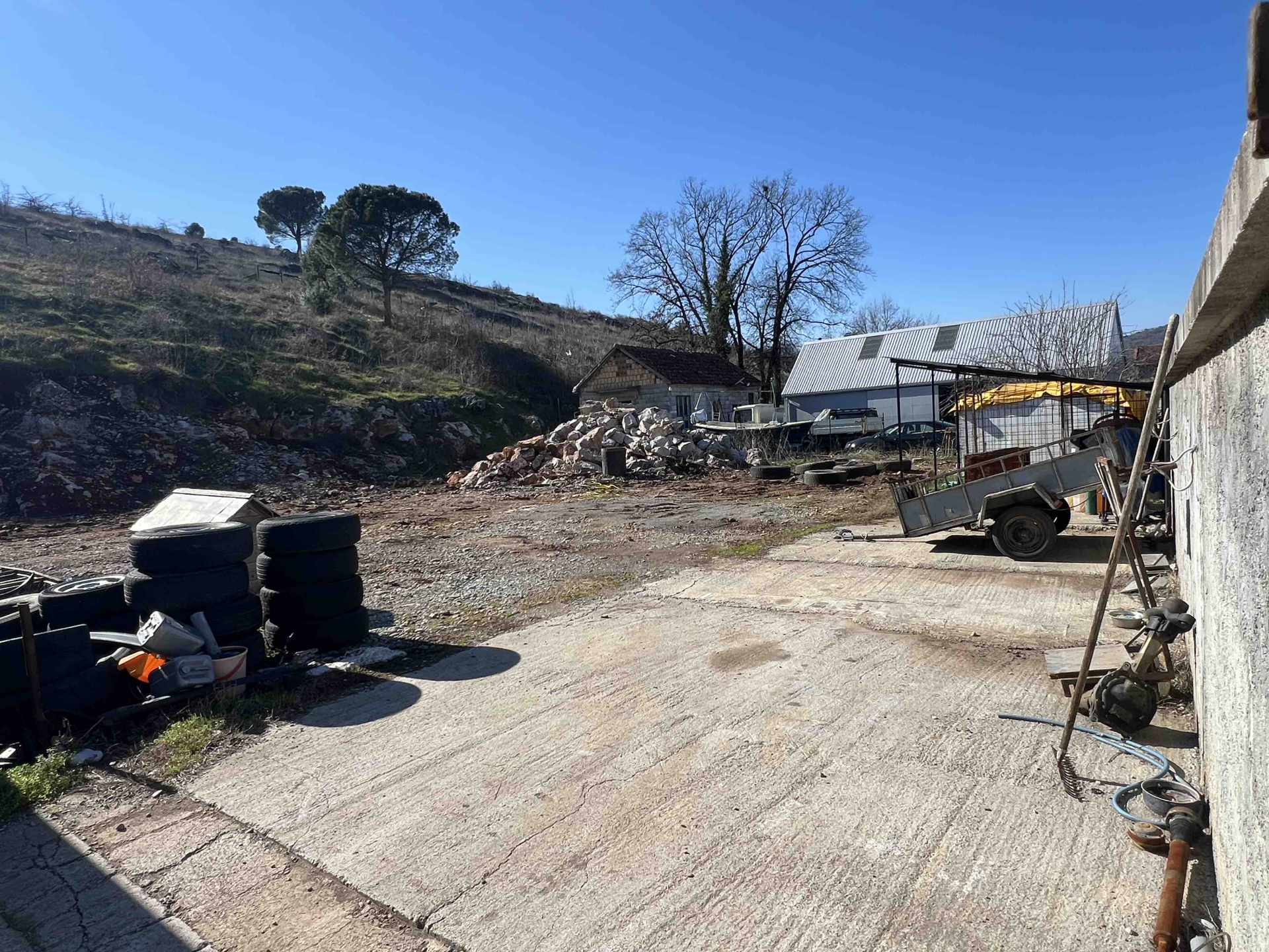 Donja Gorica'da Kentselleşmiş 840m2'lik Arazi - 3