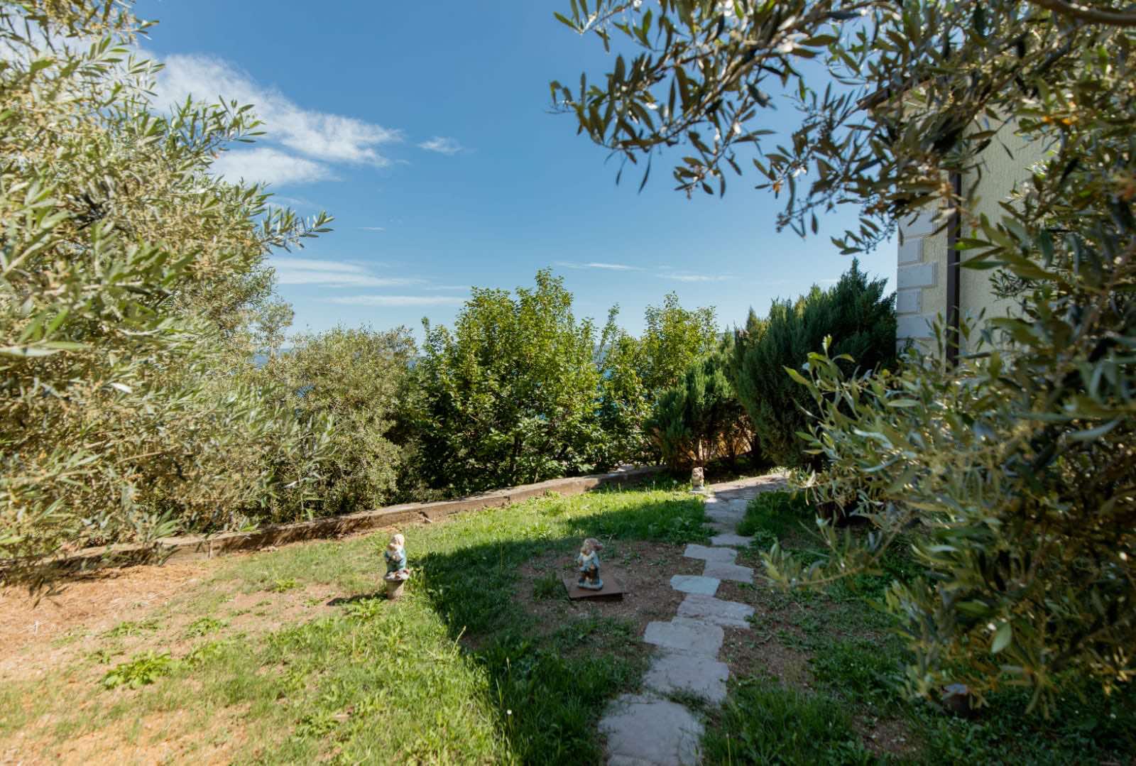 Urbanized land for sale Bijela 2122m2 - 9