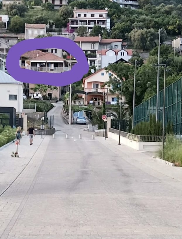 Kumbor’da satılık üç odalı daire 120m2 - 2