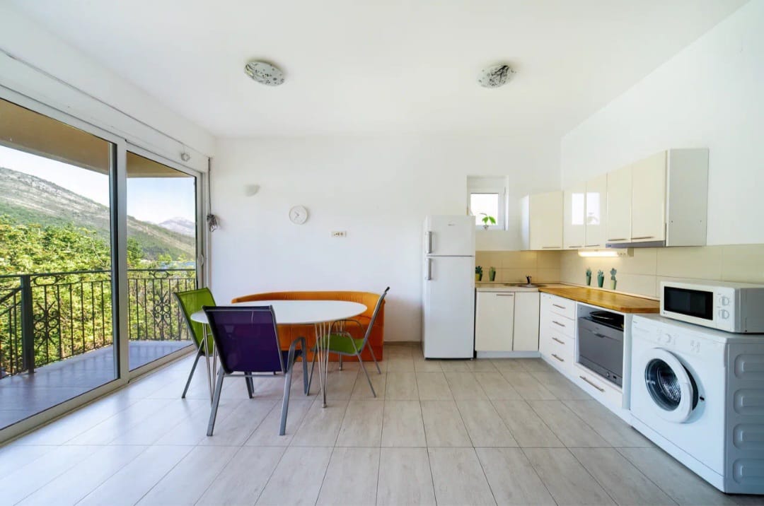 Herceg Novi’de satılık ev 199m2 - 2