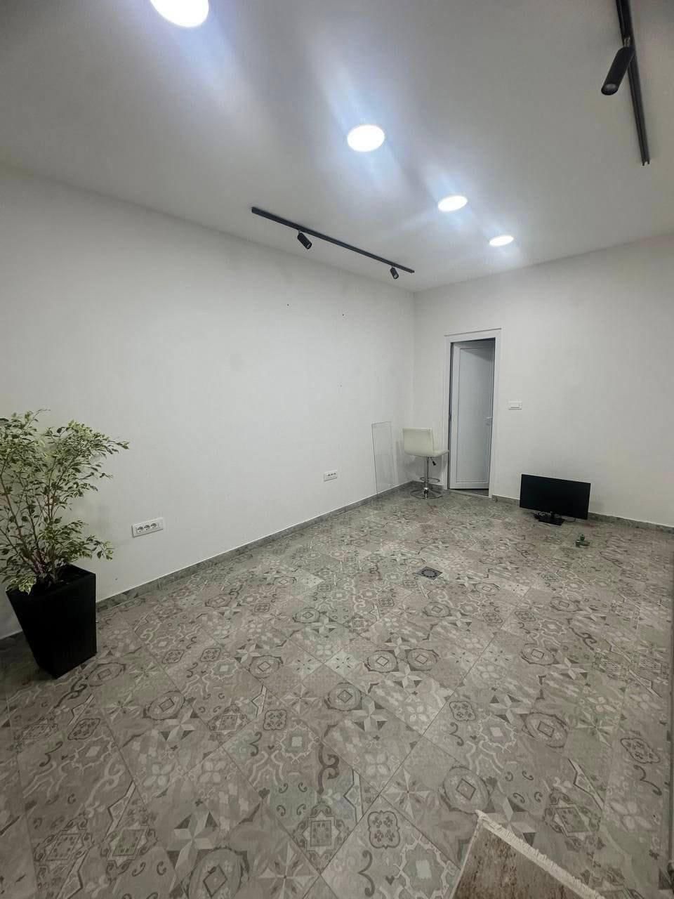 Budva’da satılık iş yeri 19m2 - 5