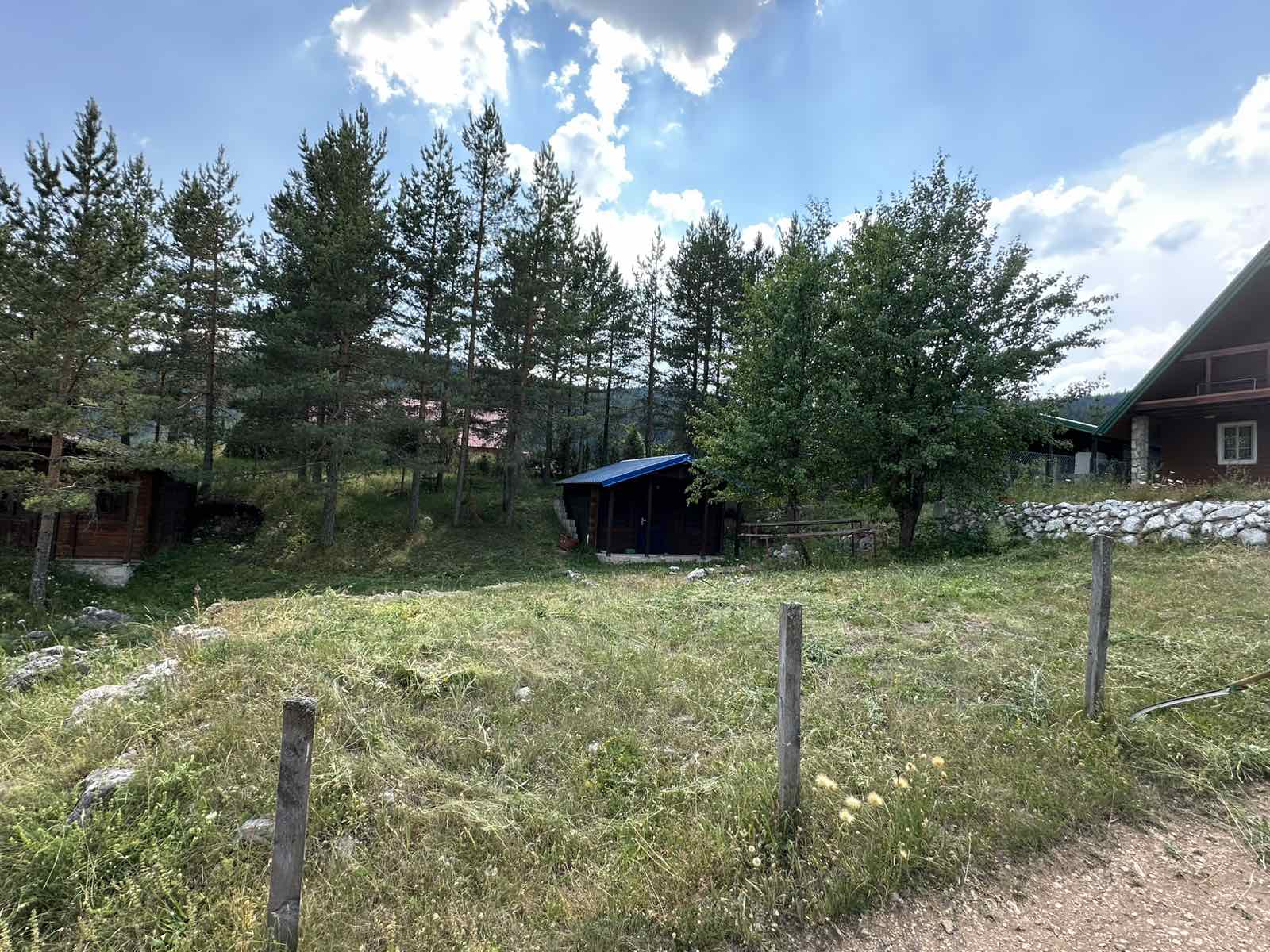 Plot with cottage house for sale Zabljak 400m2 - 2