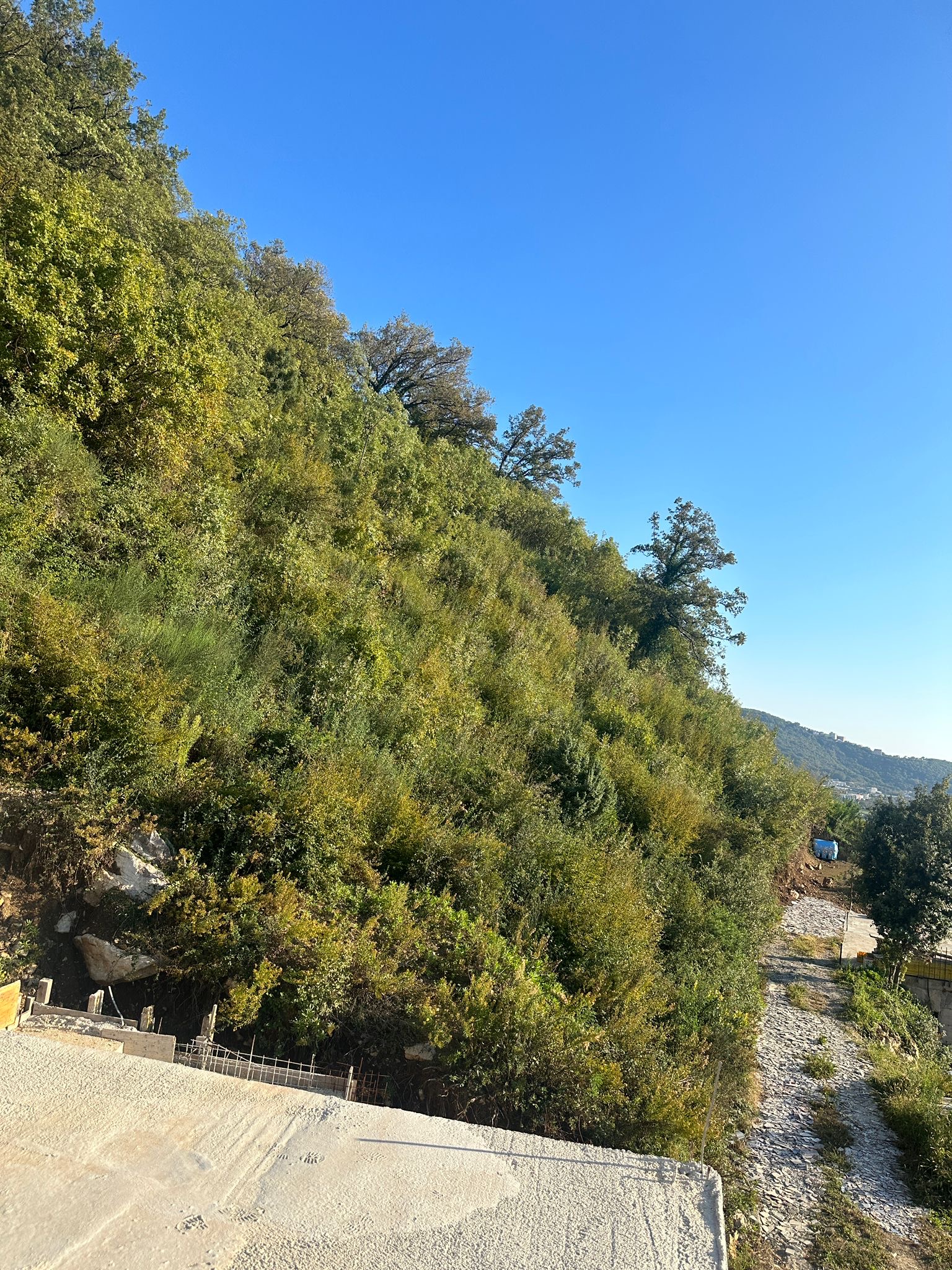 Урбанизированный участок на продажу Ластва Грбальска 364м2 - 2