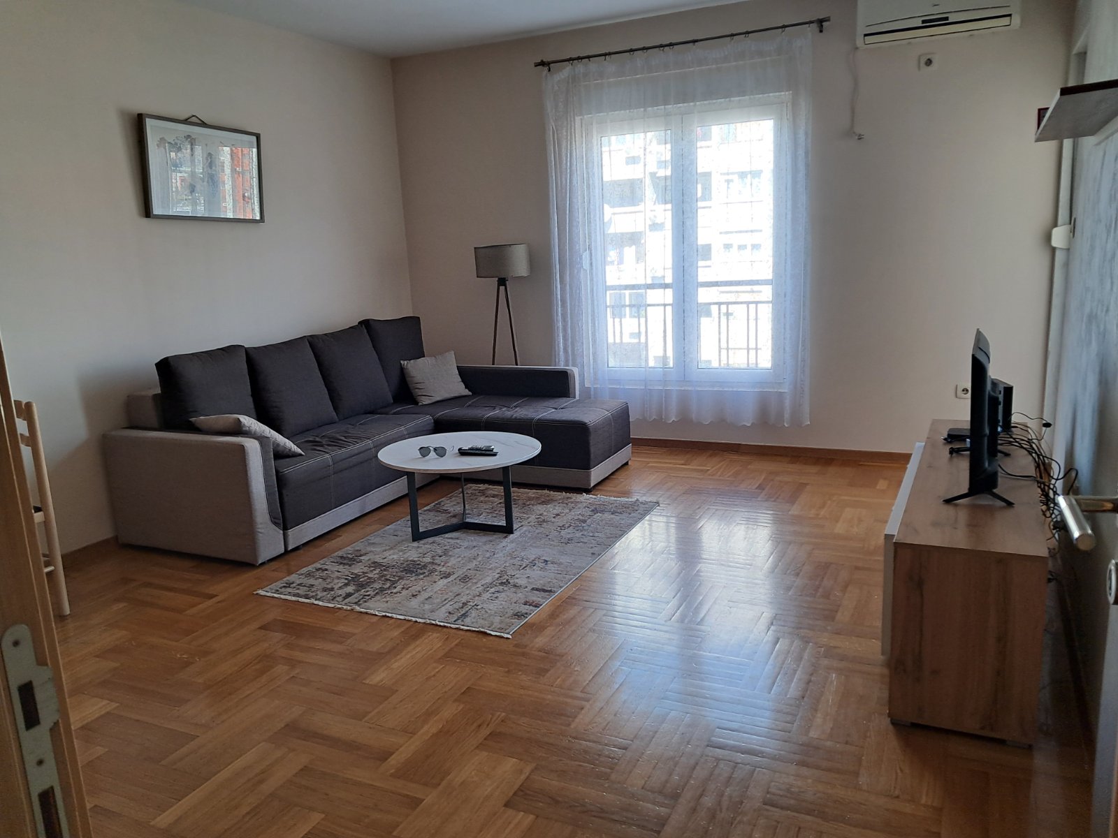 One bedroom apartment for rent Zetagradnja 52m2