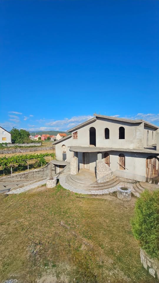 Kuća sa zemljištem na prodaju Nikšić 2224m2 - 7