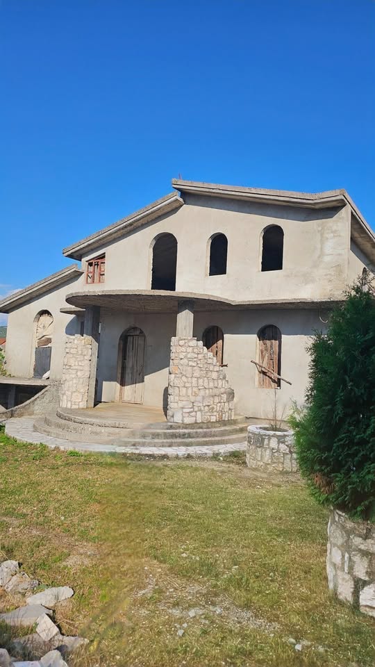 Kuća sa zemljištem na prodaju Nikšić 2224m2 - 4