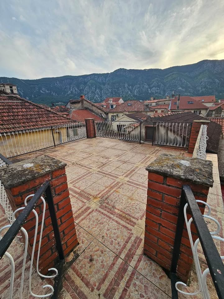 Kotor’da satılık ev 300m2 - 4