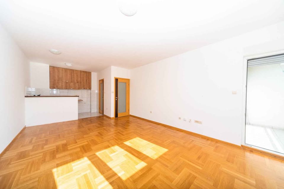 One bedroom apartment for rent Zetagradnje 52m2