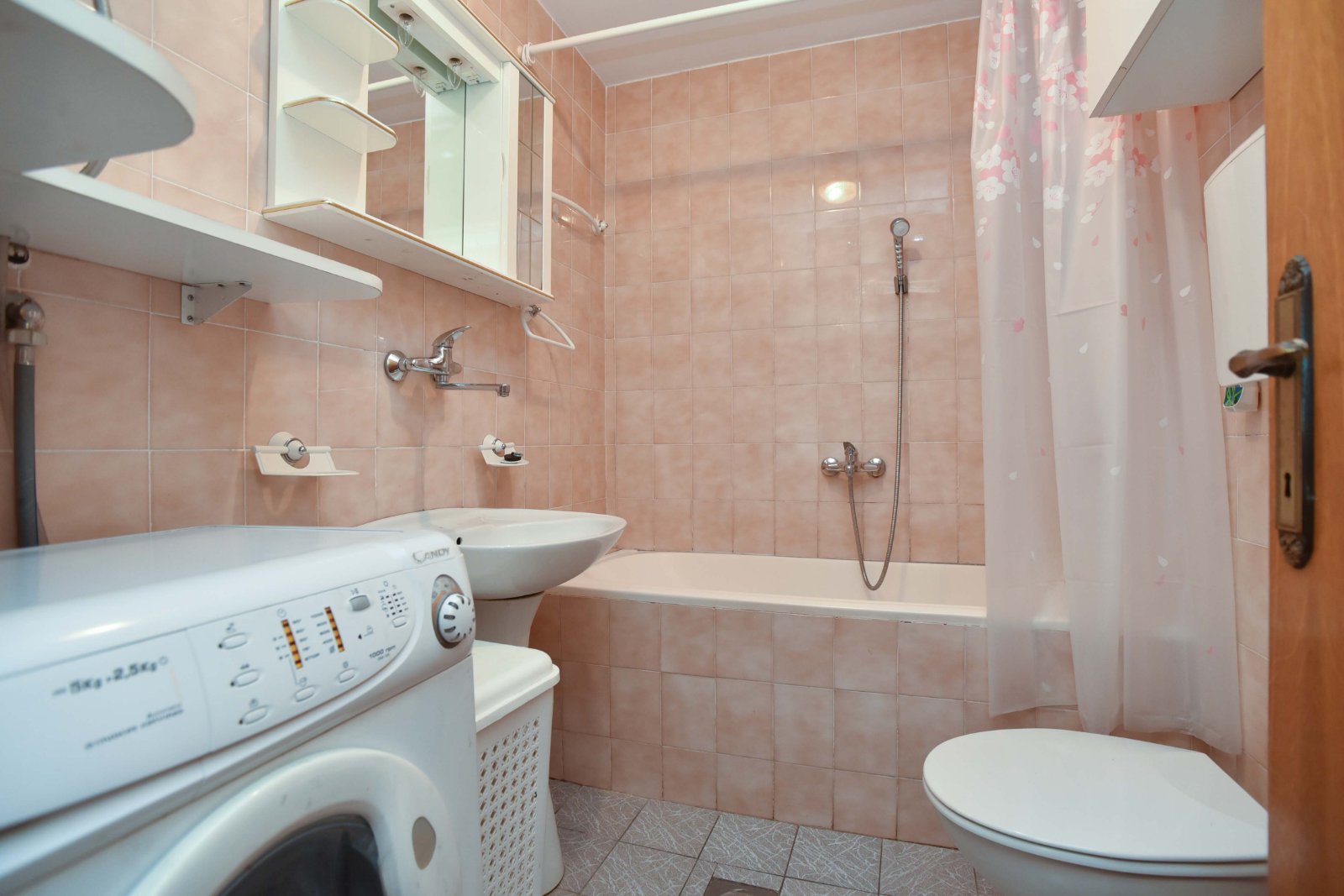 Three bedroom apartment for rent Budva 93m2 - 10