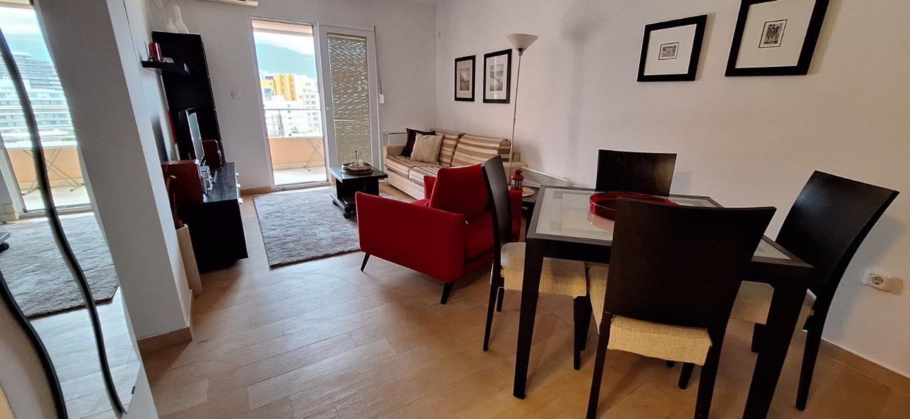 Budva’da kiralık tek yatak odalı daire 46m2 - 2