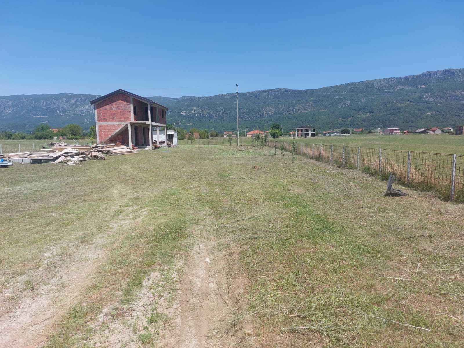 1500 m² arsa ve tamamlanmamış ev, Spuž - 2