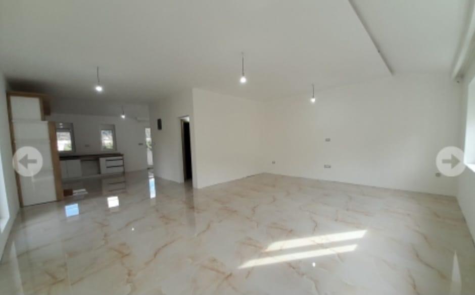 LUXURIOUS THREE-BEDROOM APARTMENT 160 m², CENTRAL BUDVA