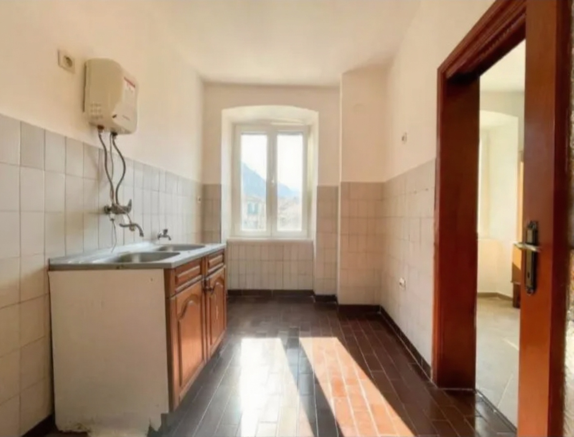 Dvosoban stan 84m2 Stari Grad, Kotor - 2