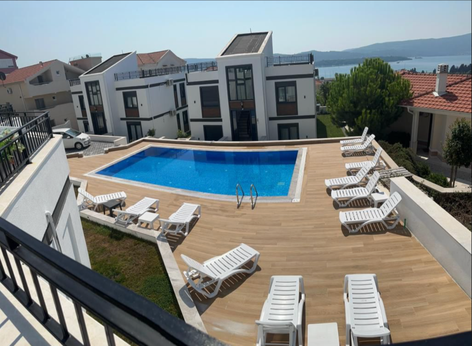Two-bedroom apartment 49 m² with private rooftop terrace and garage - Kava, Tivat