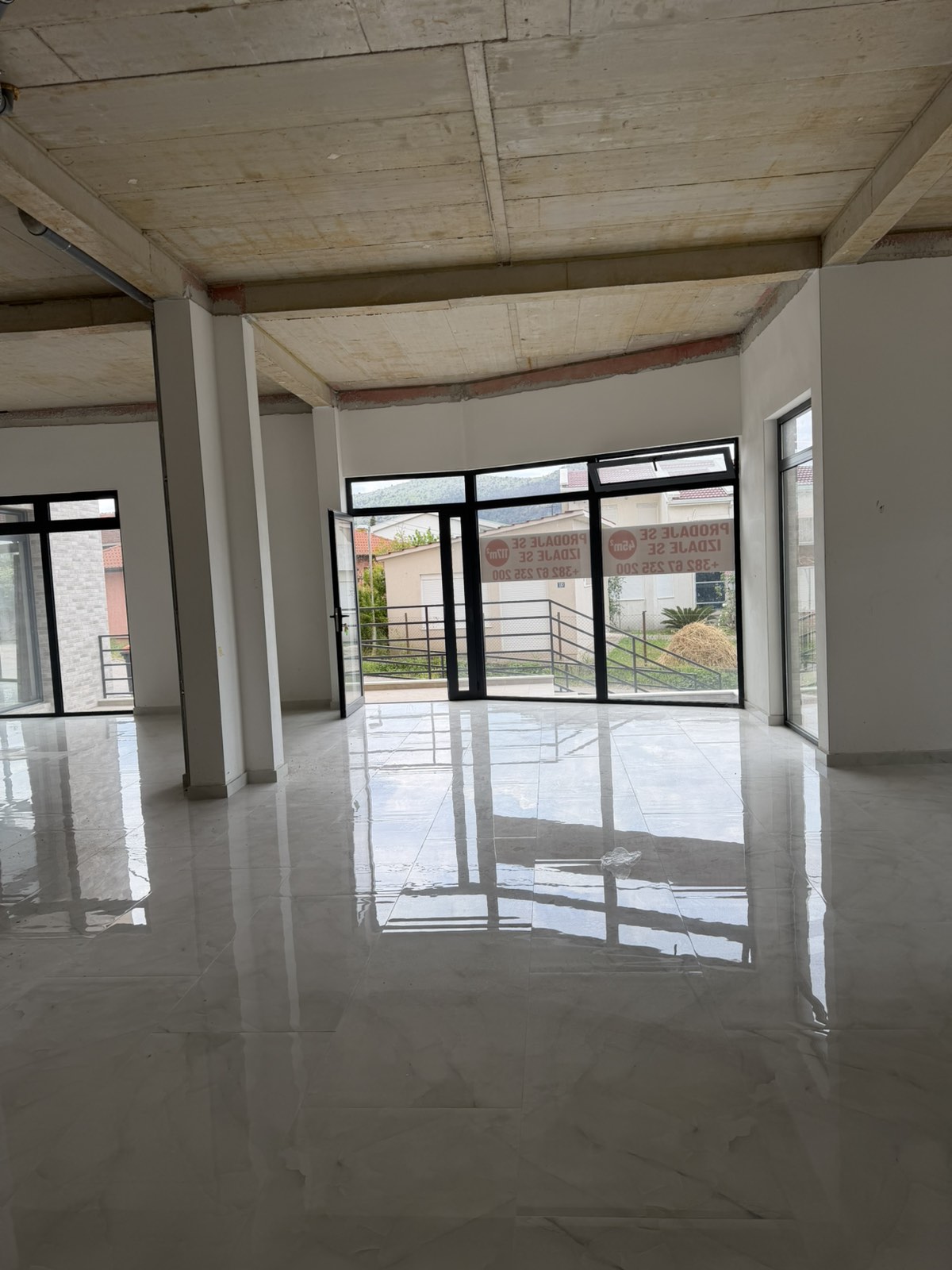 117m2 Ticari Alan Polje, Bar