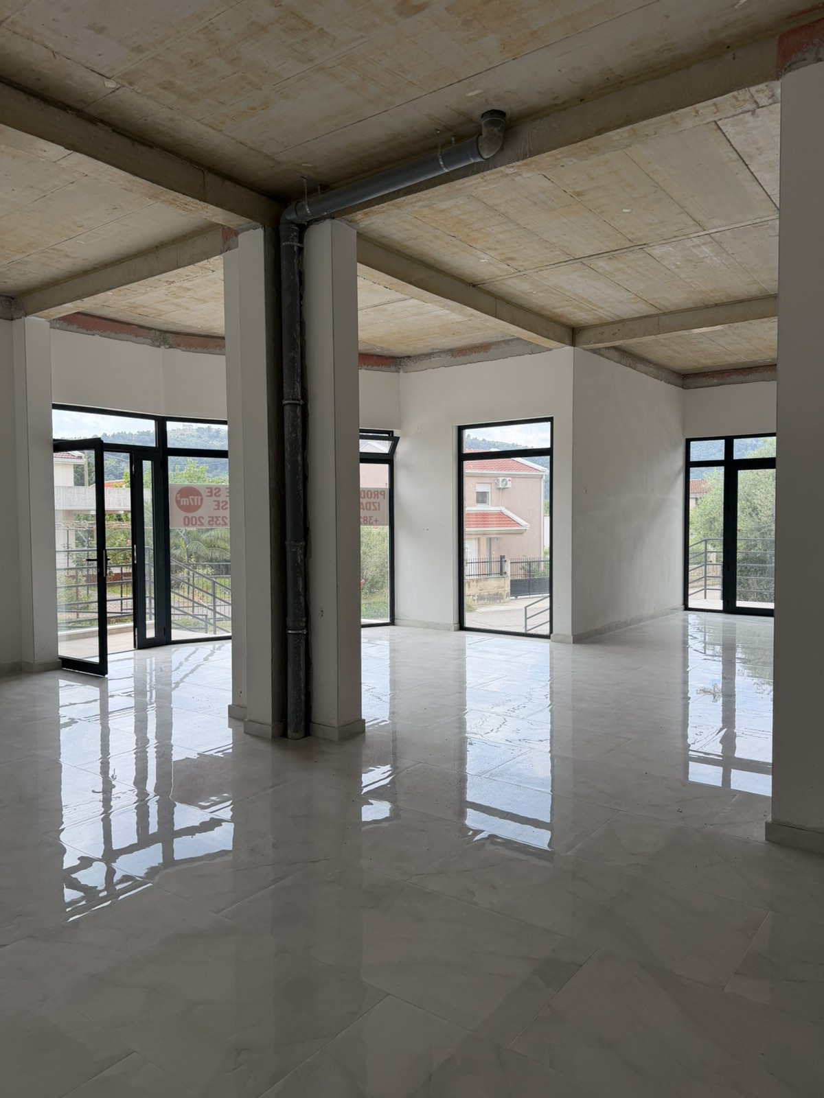 Poslovni prostor 117m2 Polje, Bar
