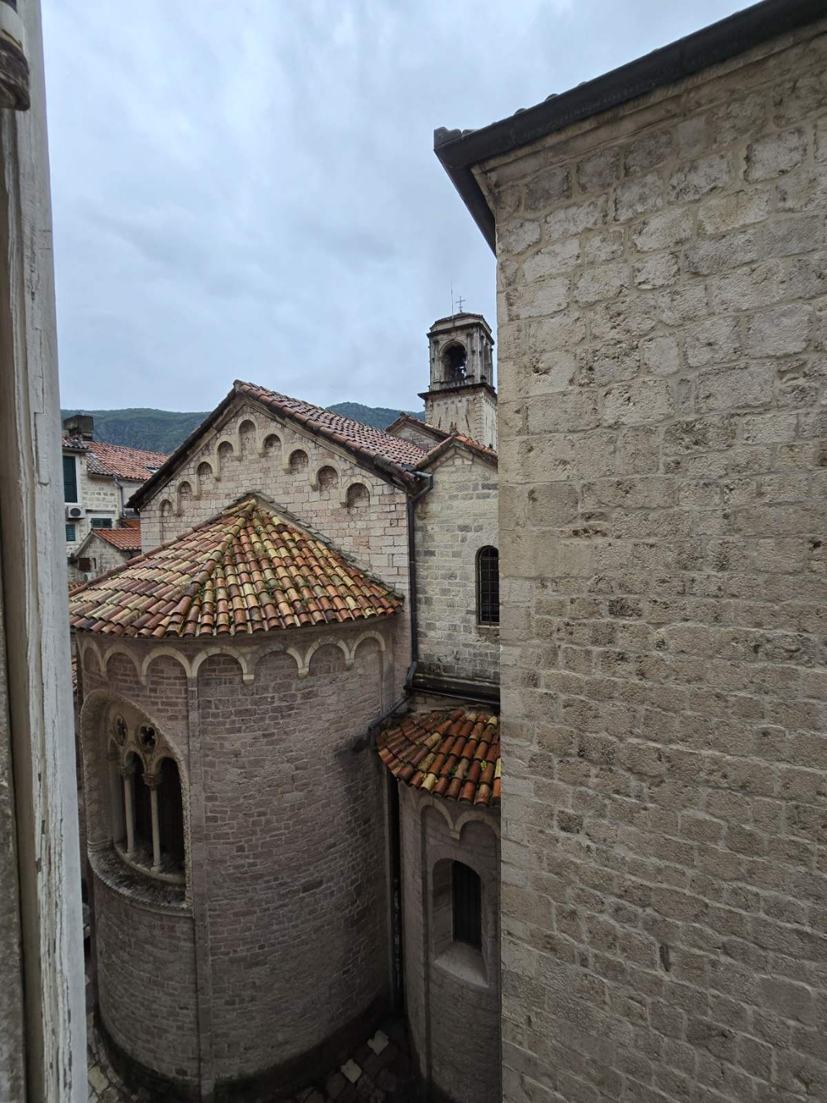 Three-Bedroom Apartment 72m² Old Town, Kotor