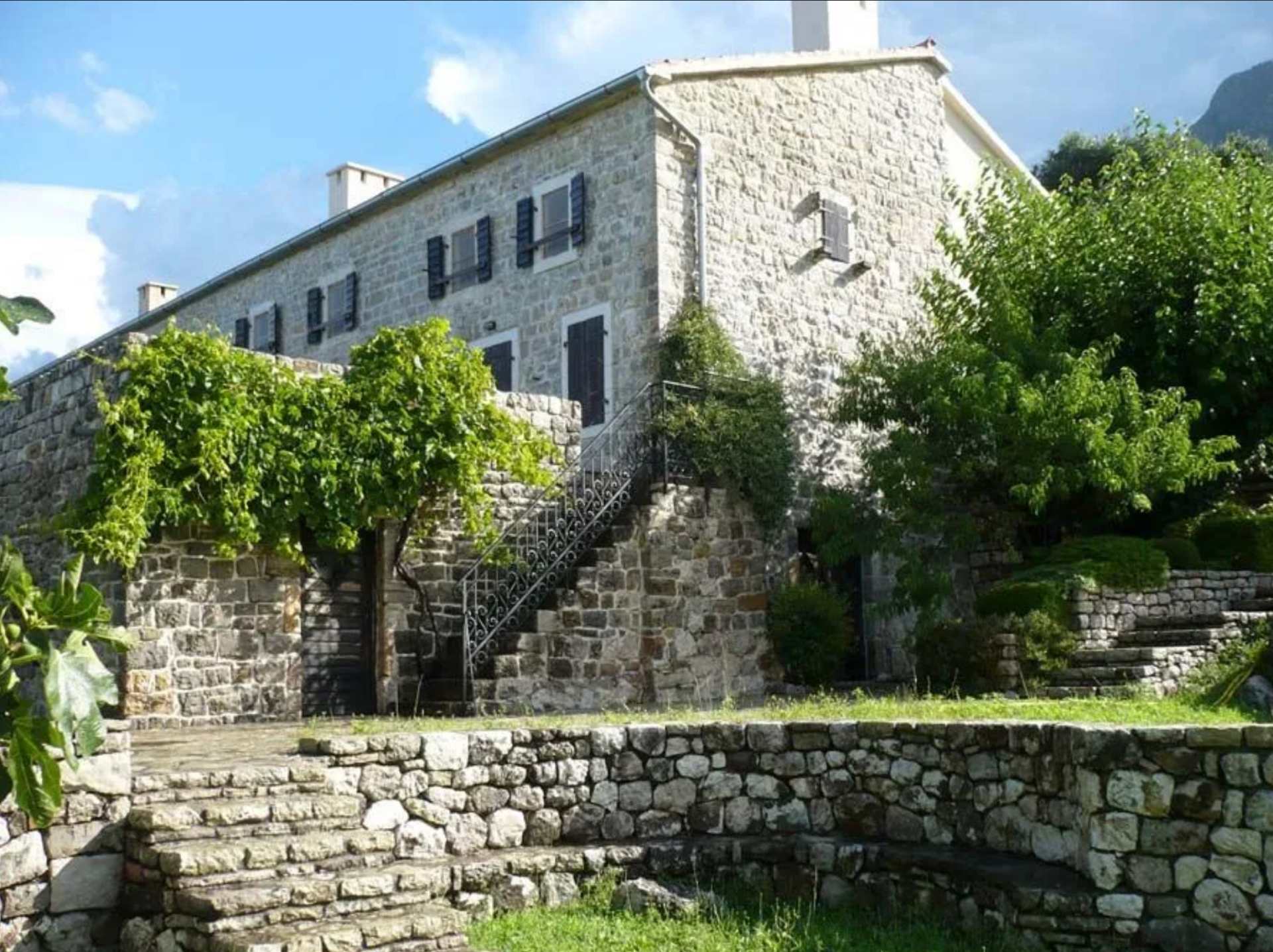 Two stone houses 370m2 Celobrdo, Budva