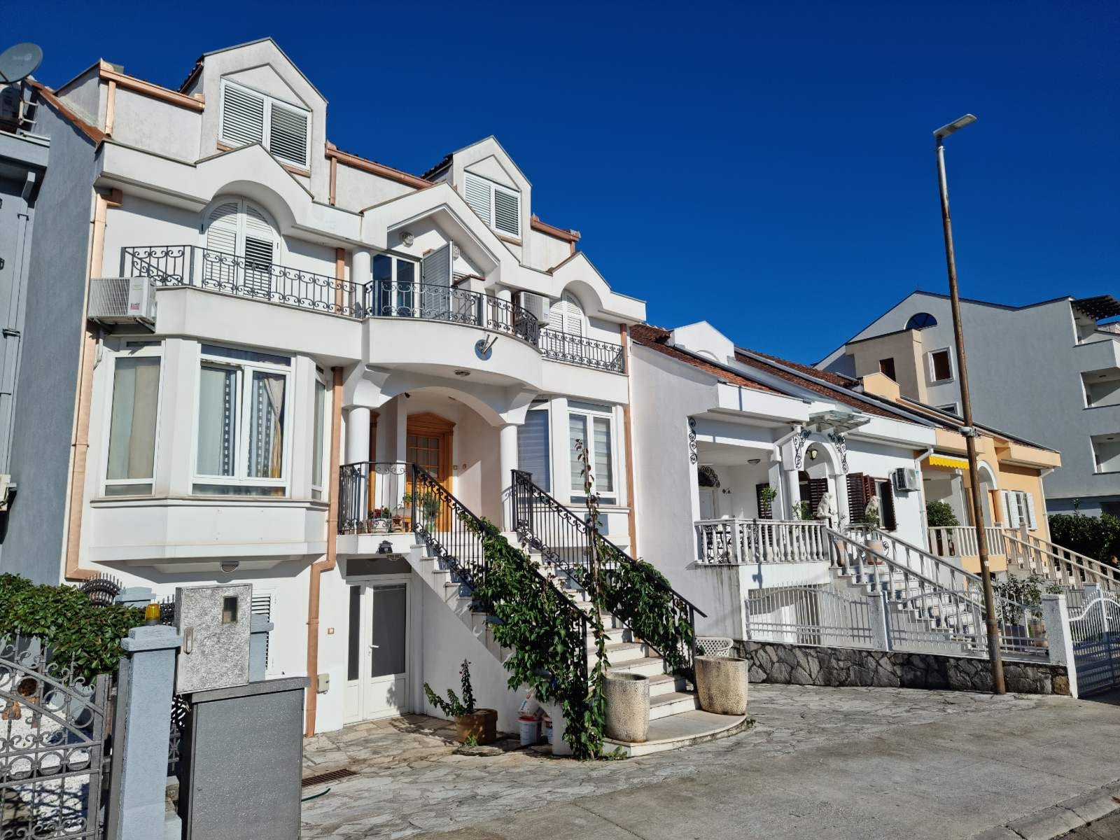 House 200m2 Gorica C, Podgorica - 2
