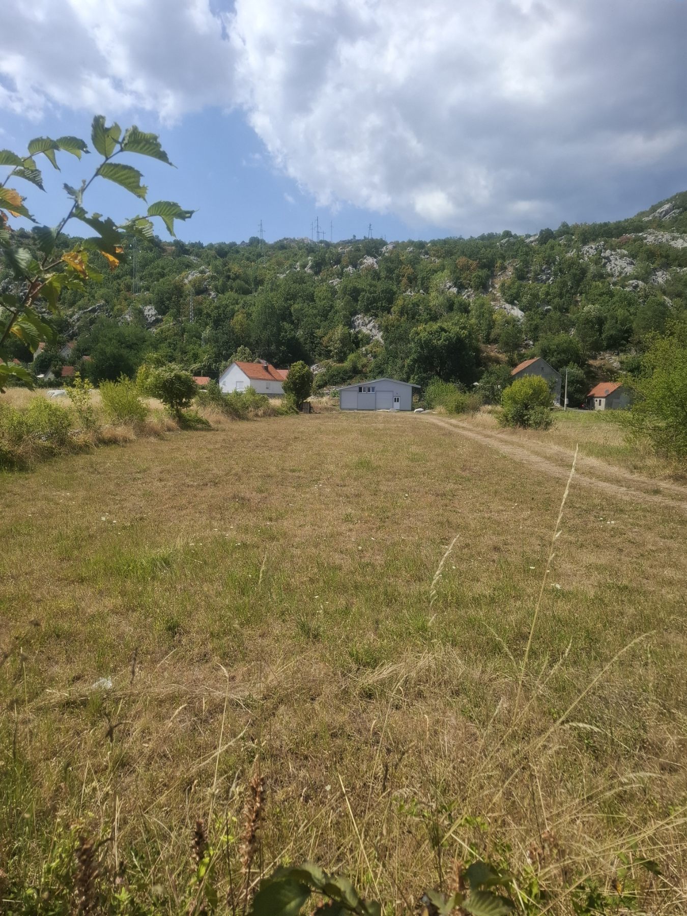 Urbanizovan plac 1050m2 Bajice, Cetinje - 9