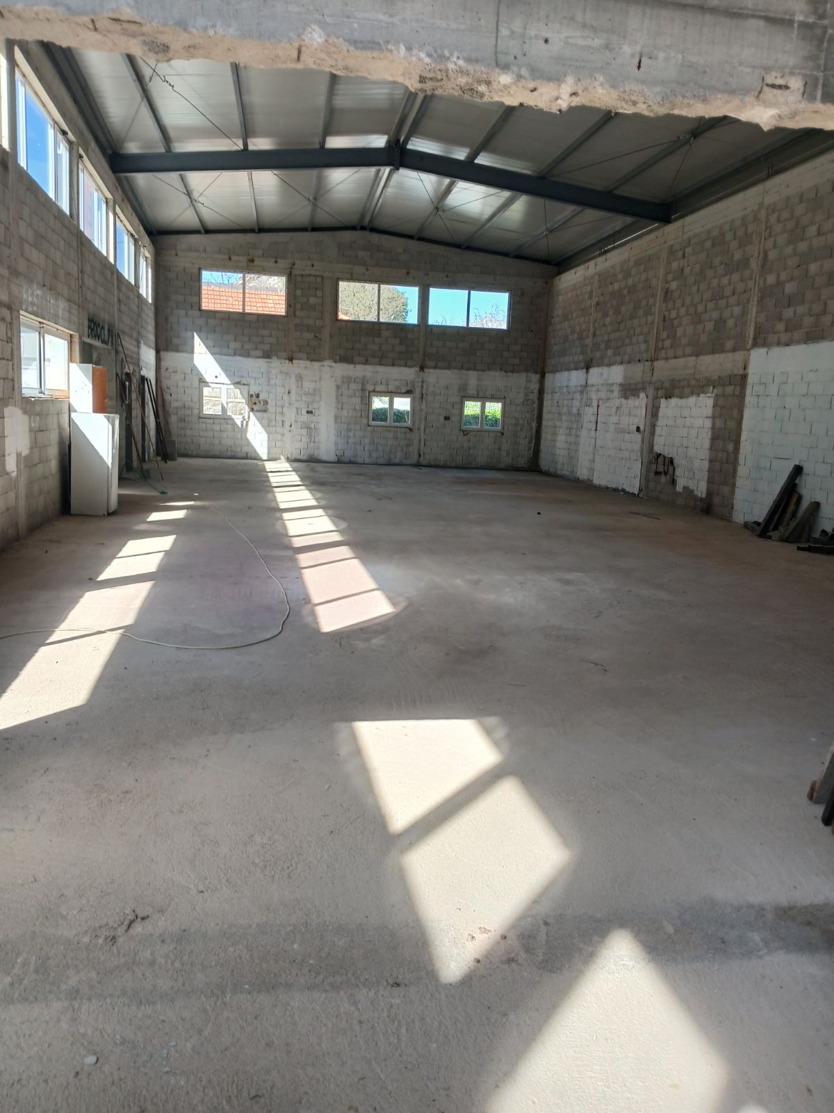 Commercial and Sports Facility 398m2, Long Term Rental