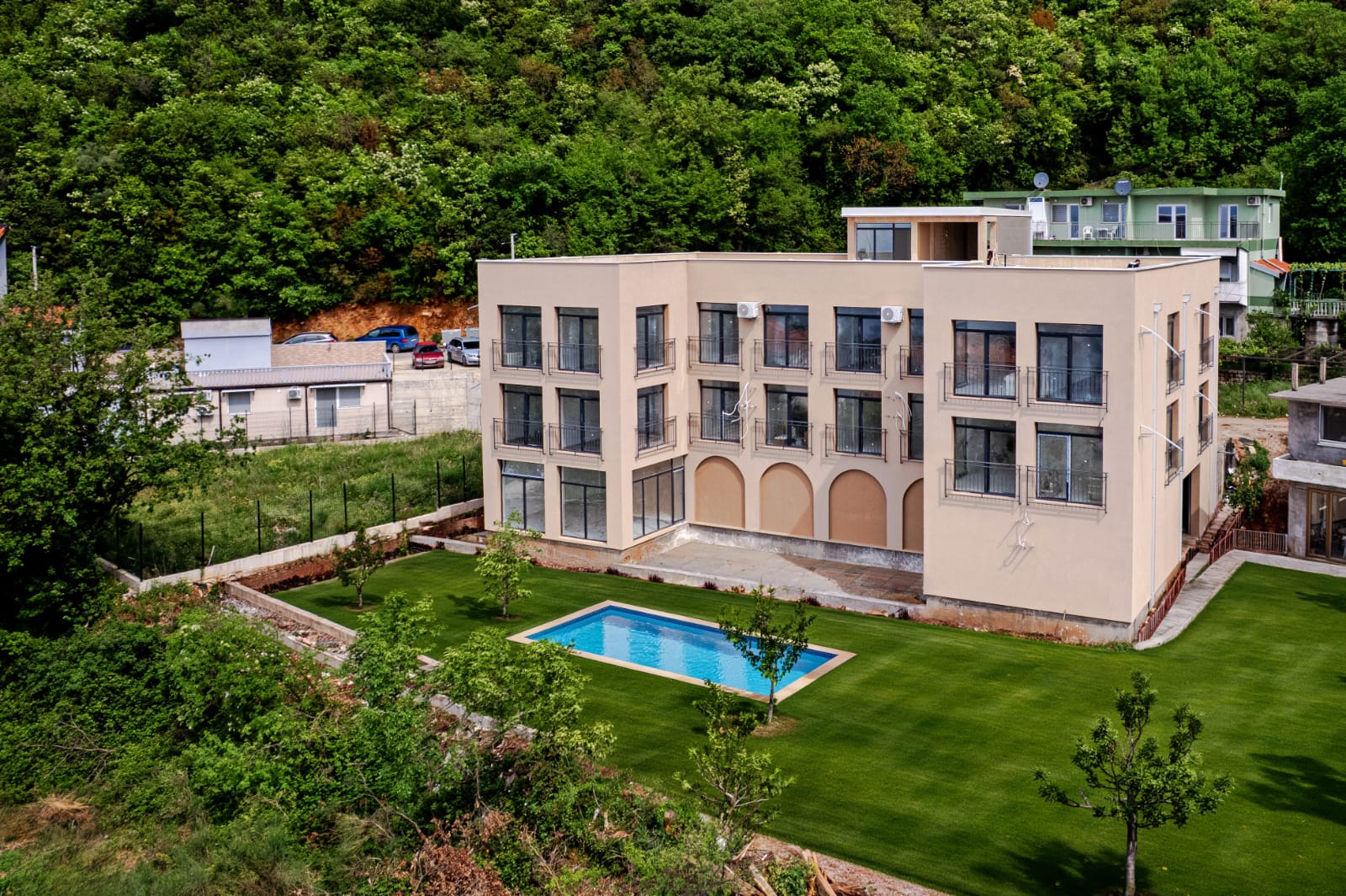 Boutique hotel 1,630m² with 20 rooms, panoramic sea view, Montenegro