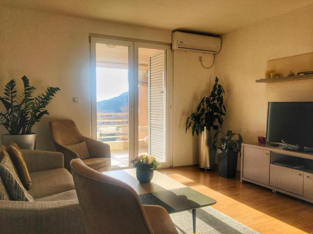 Two Bedroom Apartment 75m2, Petrovac, Budva - 2