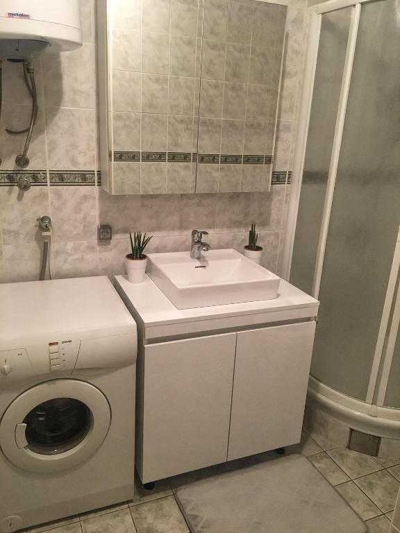 Two Bedroom Apartment 75m2, Petrovac, Budva - 10
