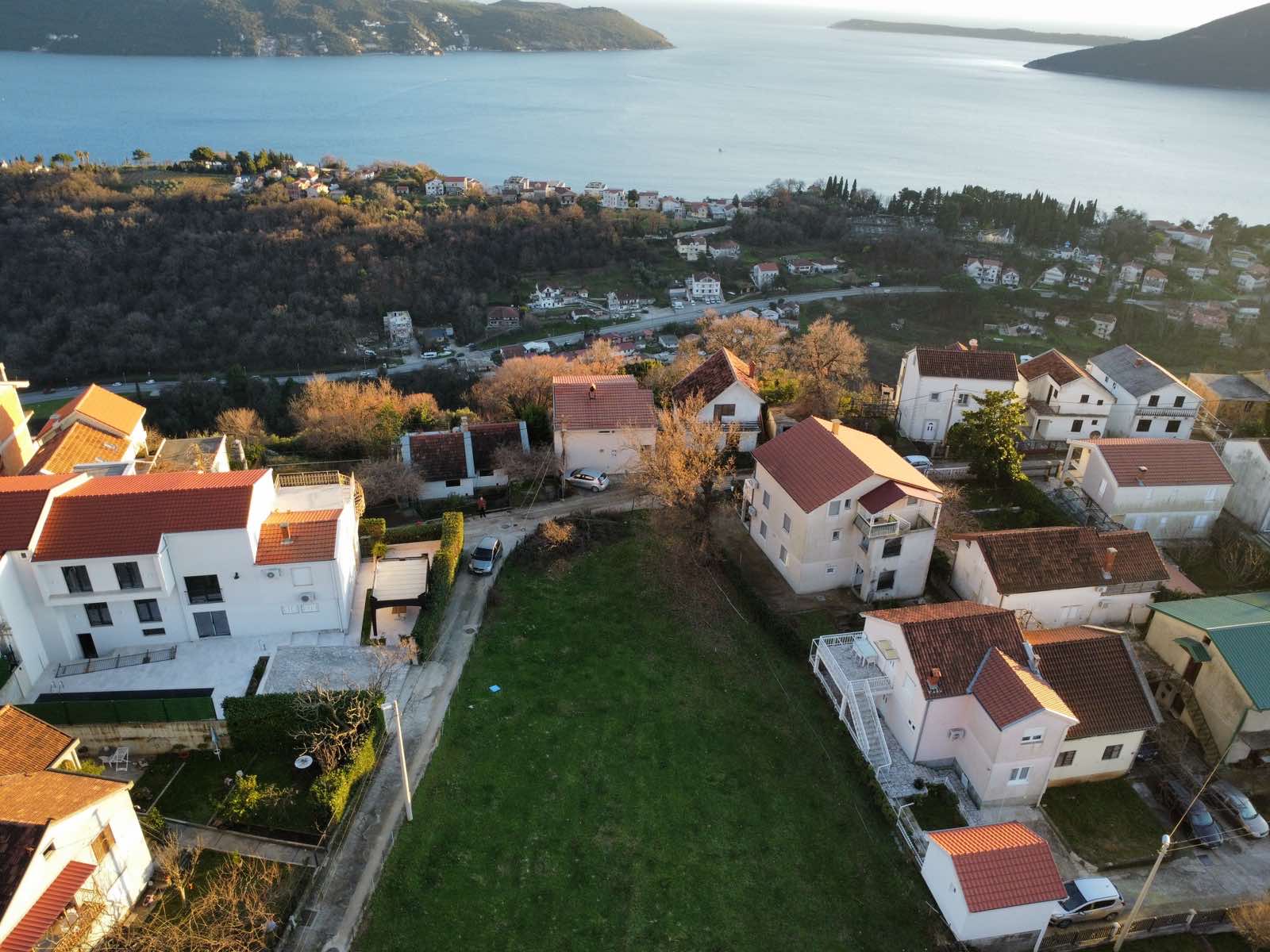 İmarlı Arsa 2.111 m2, Podi, Herceg Novi