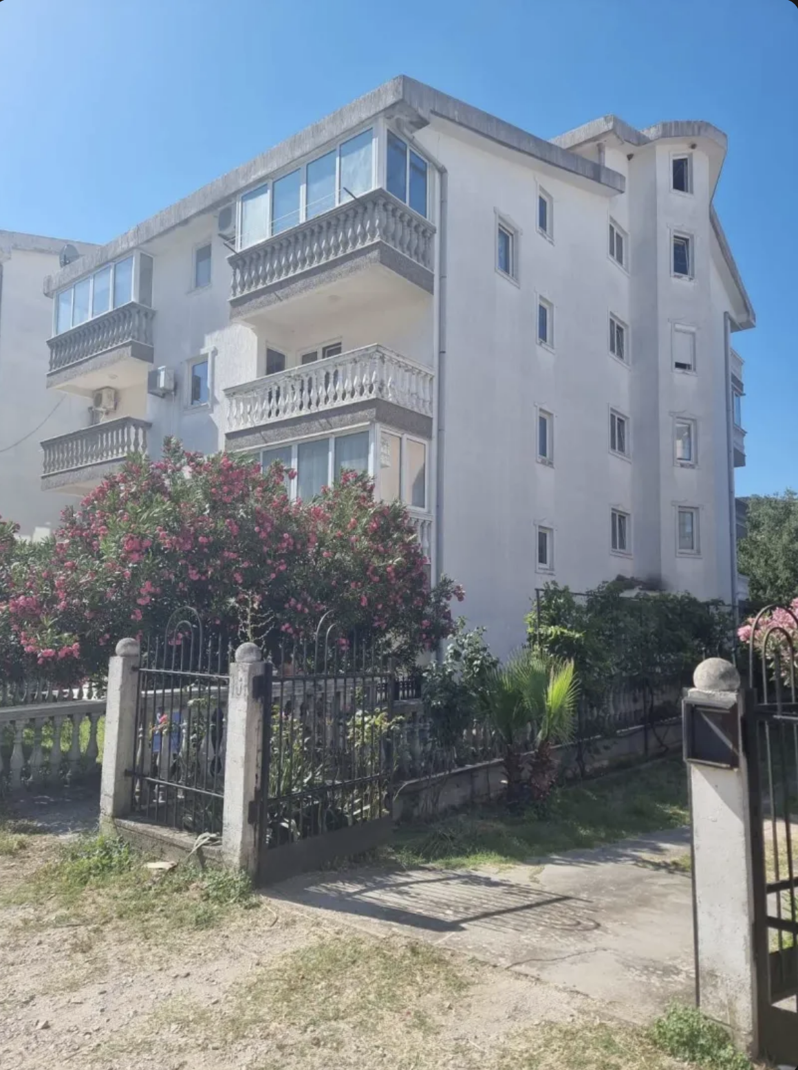 Studio Apartment 38m2 with 60m2 Private Yard, Sutomore, Bar - 2